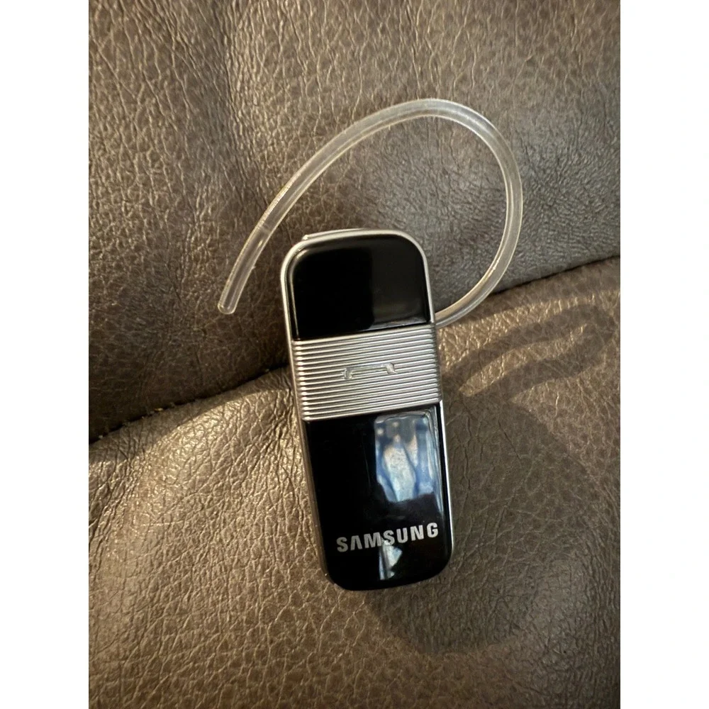 Samsung WEP480 Bluetooth Mono Headset With Ear Hook For‎ Hands Free Calls